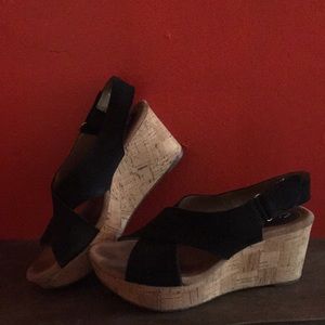 Adorable black Clark’s cork wedges!